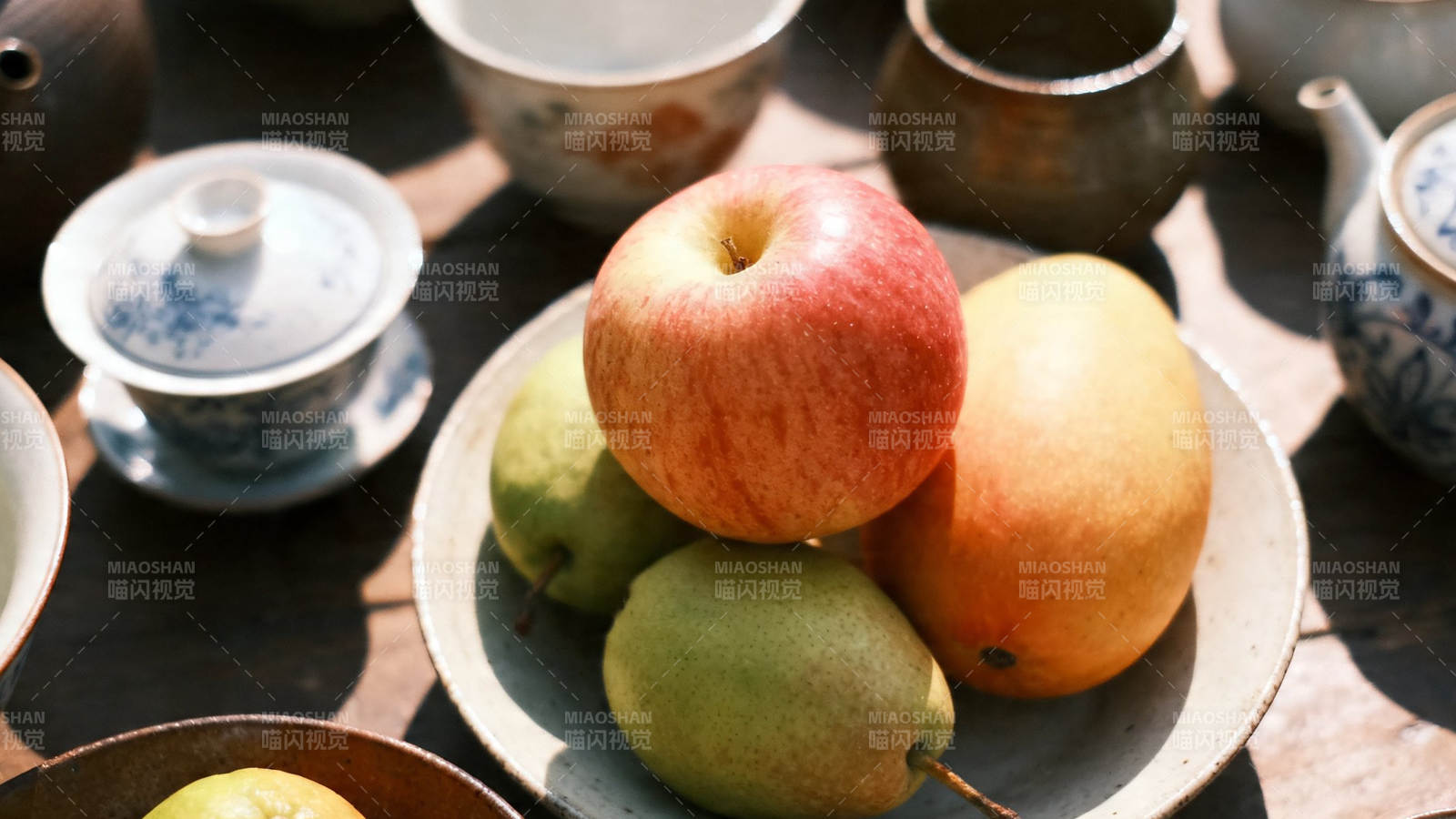 茶果静物 阳光下的雅致图片