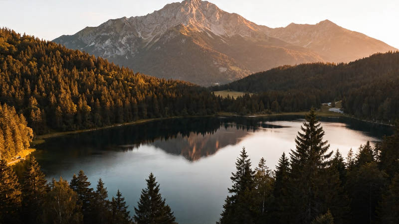 山湖夕照 静美如画图片