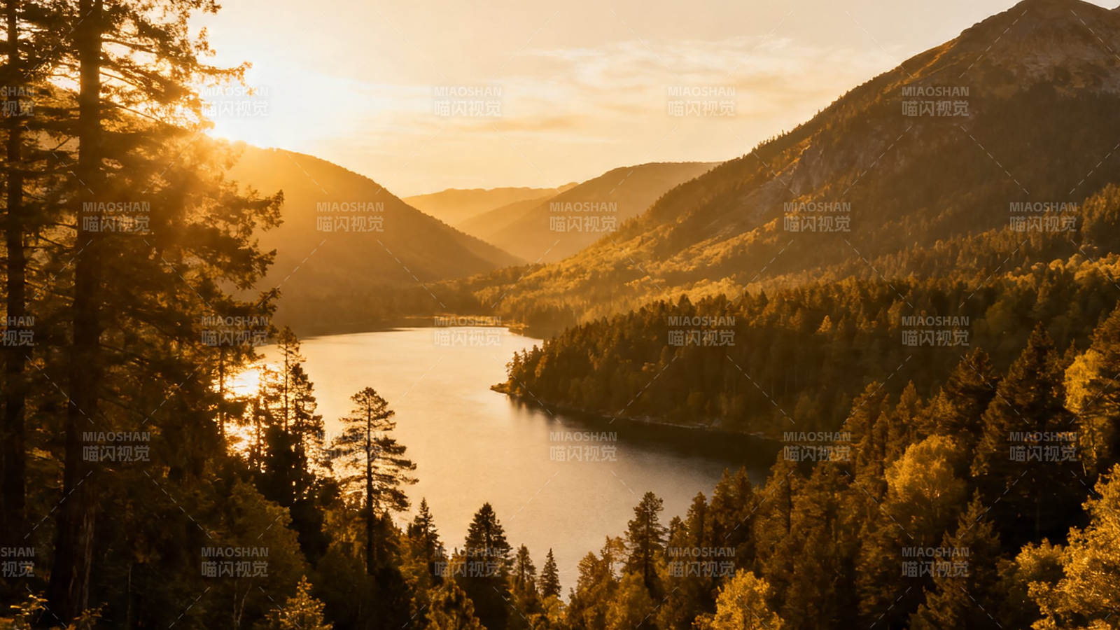 夕阳湖光山色 静谧如画图片