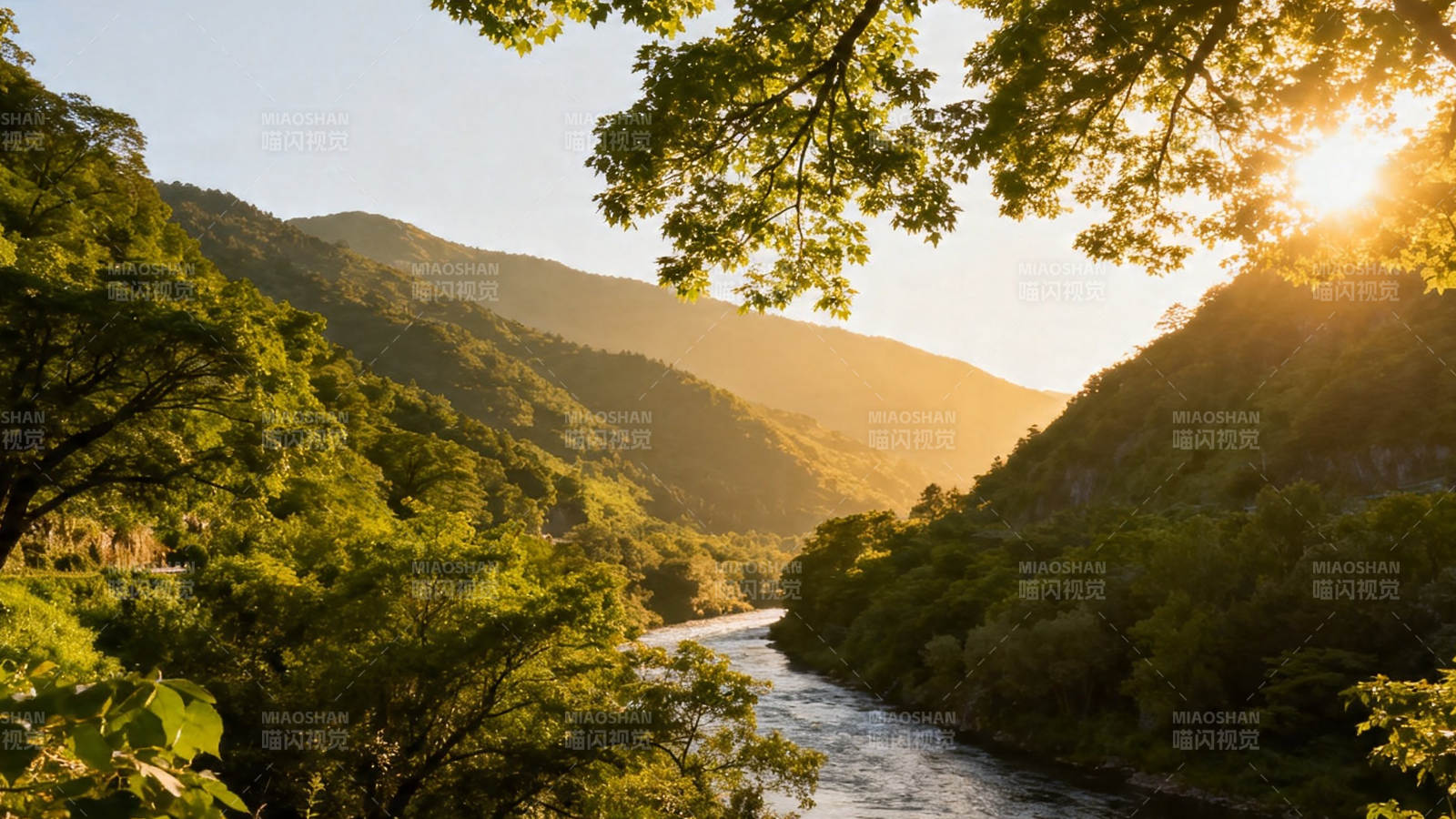 青山绿水映夕阳图片