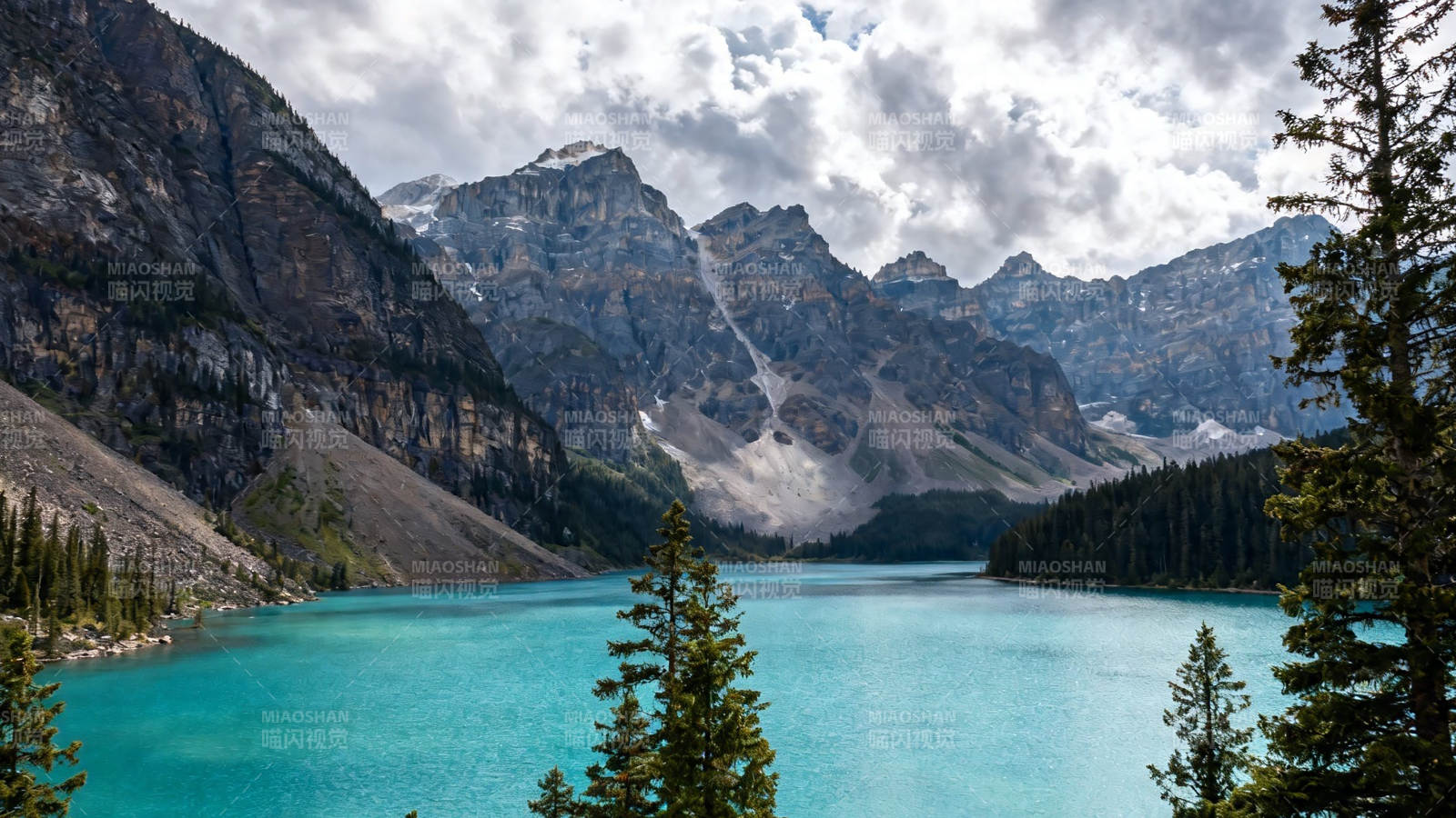 碧湖映雪山 松林绕仙境图片