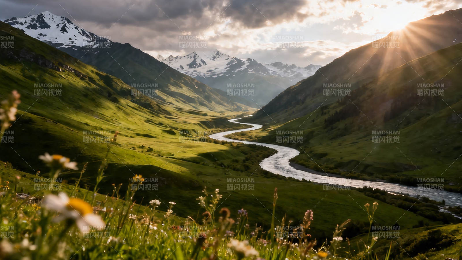 山河壮丽 夕阳穿云照谷图片