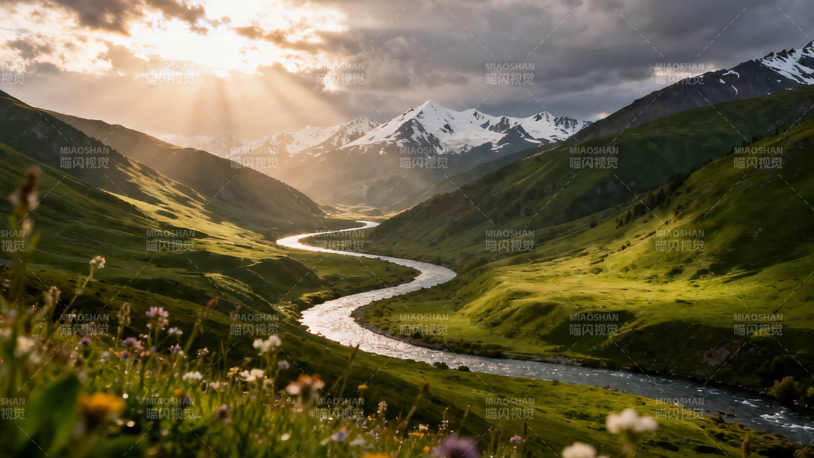 山河壮丽 云霞映雪谷图片