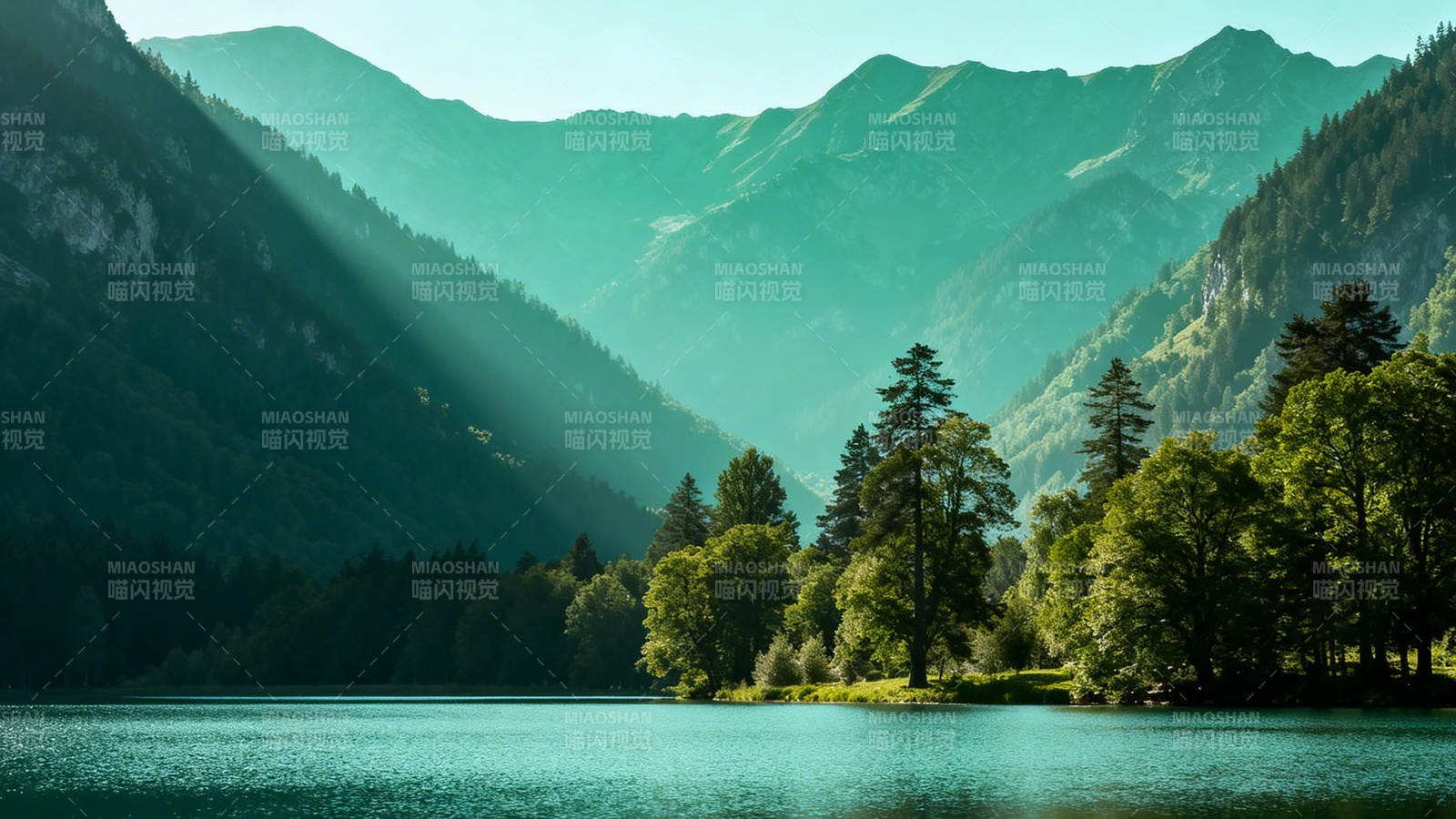 青山绿水映晨光图片