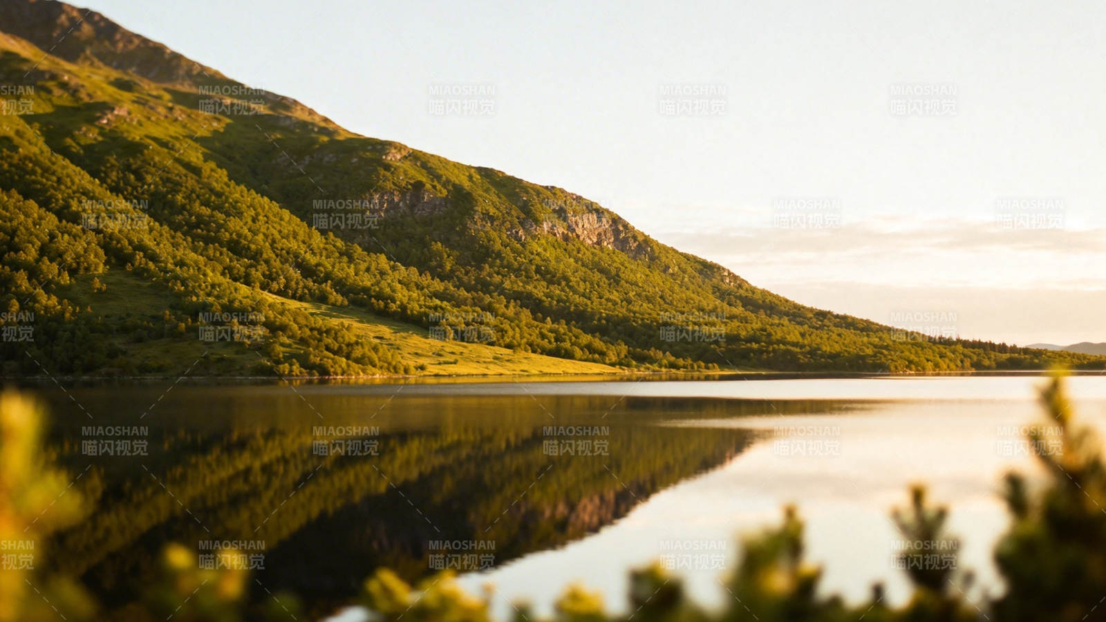 湖光山色映夕阳图片