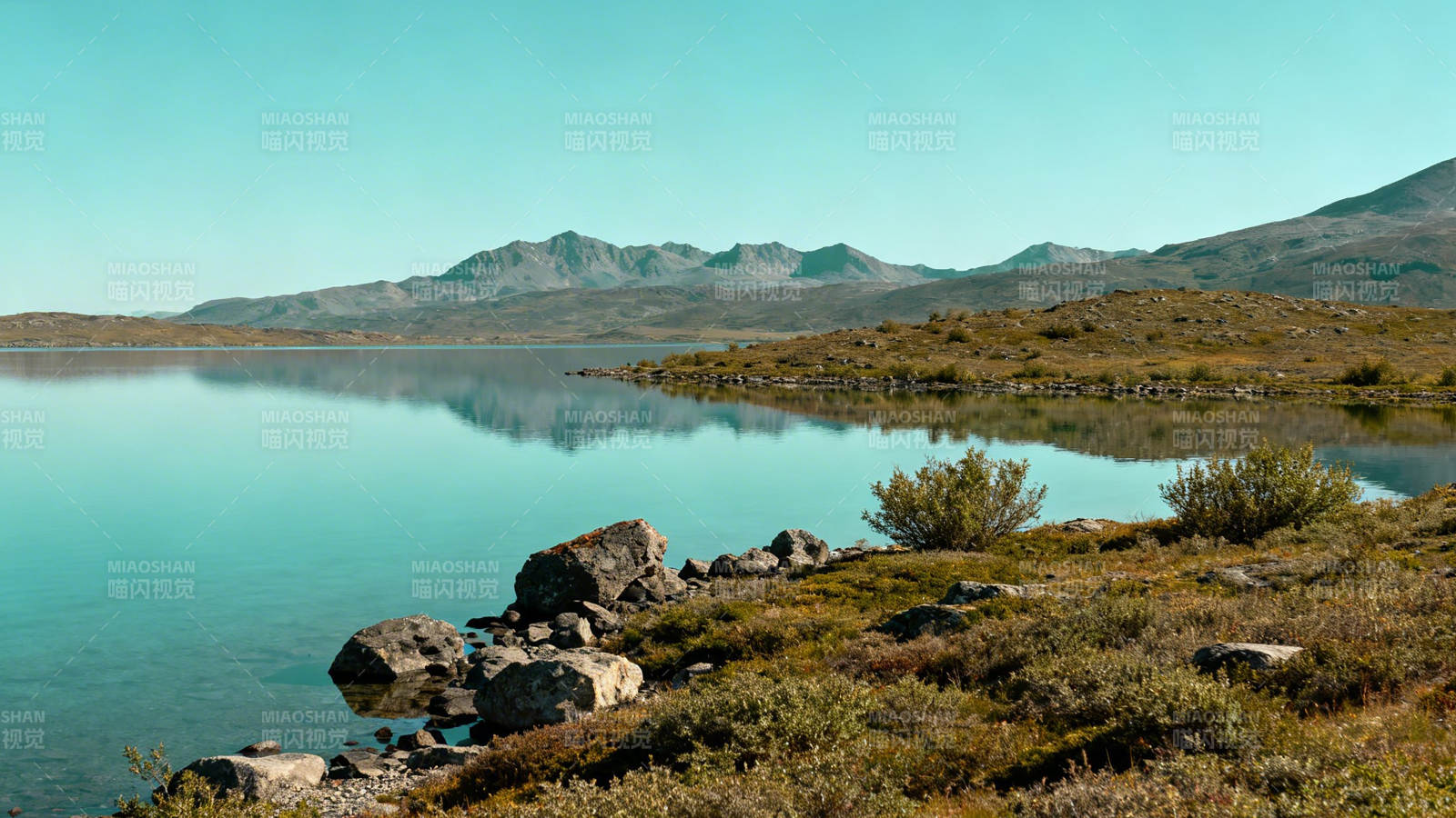 湖光山色映碧空图片