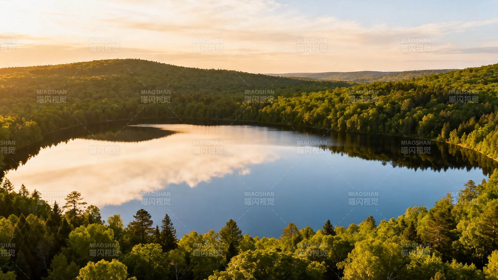 湖光山色映夕阳图片