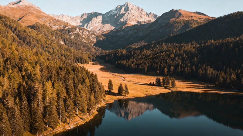 山湖秋色 静美如画图片