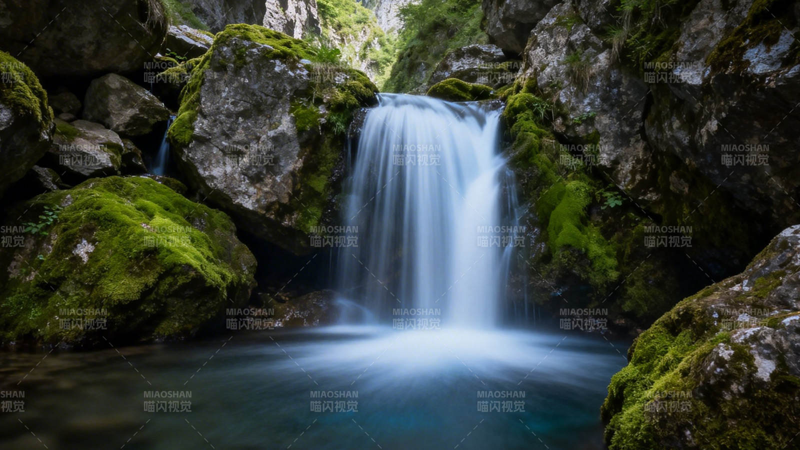 苔石幽涧 飞瀑如练图片