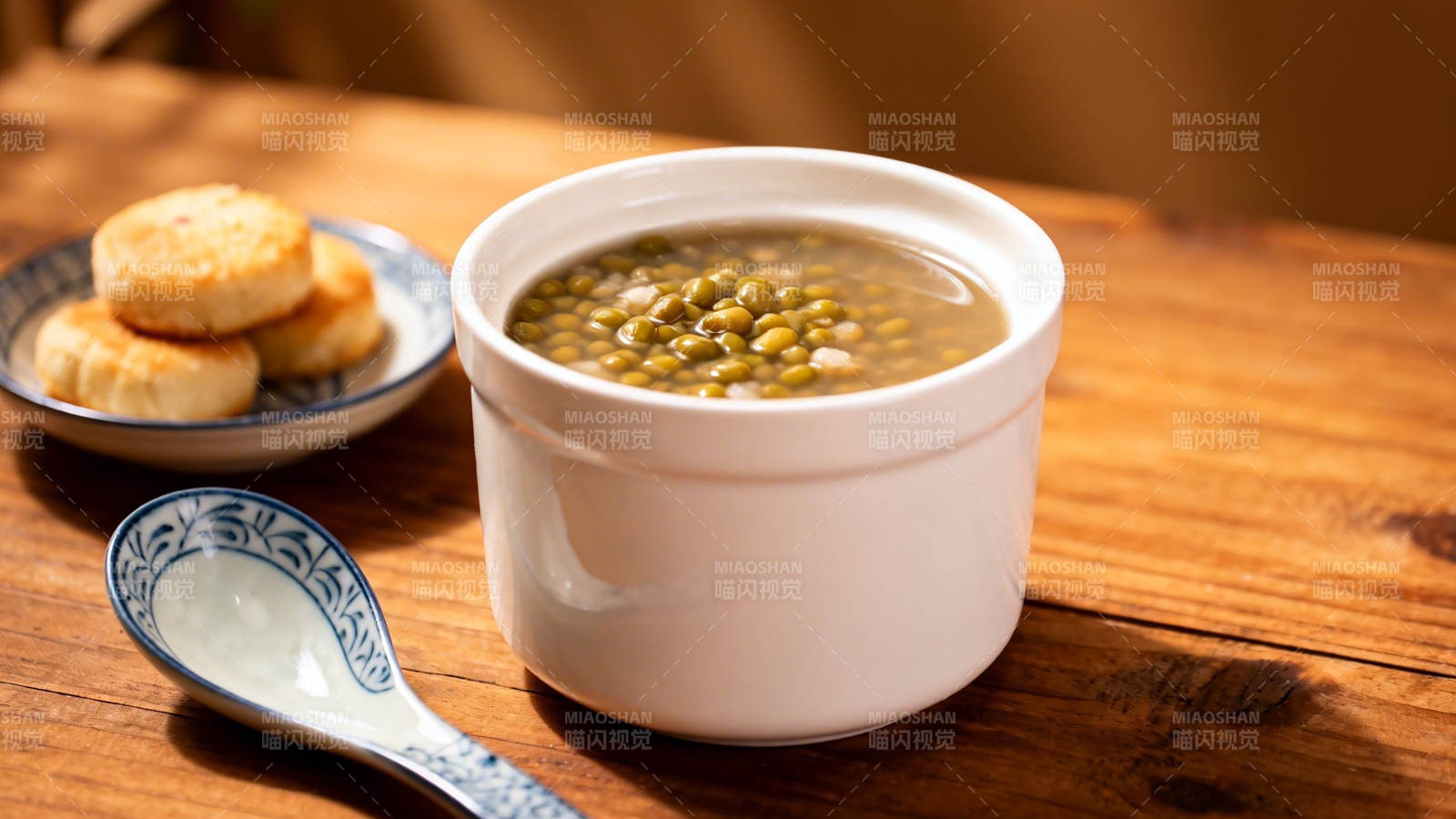 绿豆汤配小饼 暖心又暖胃图片