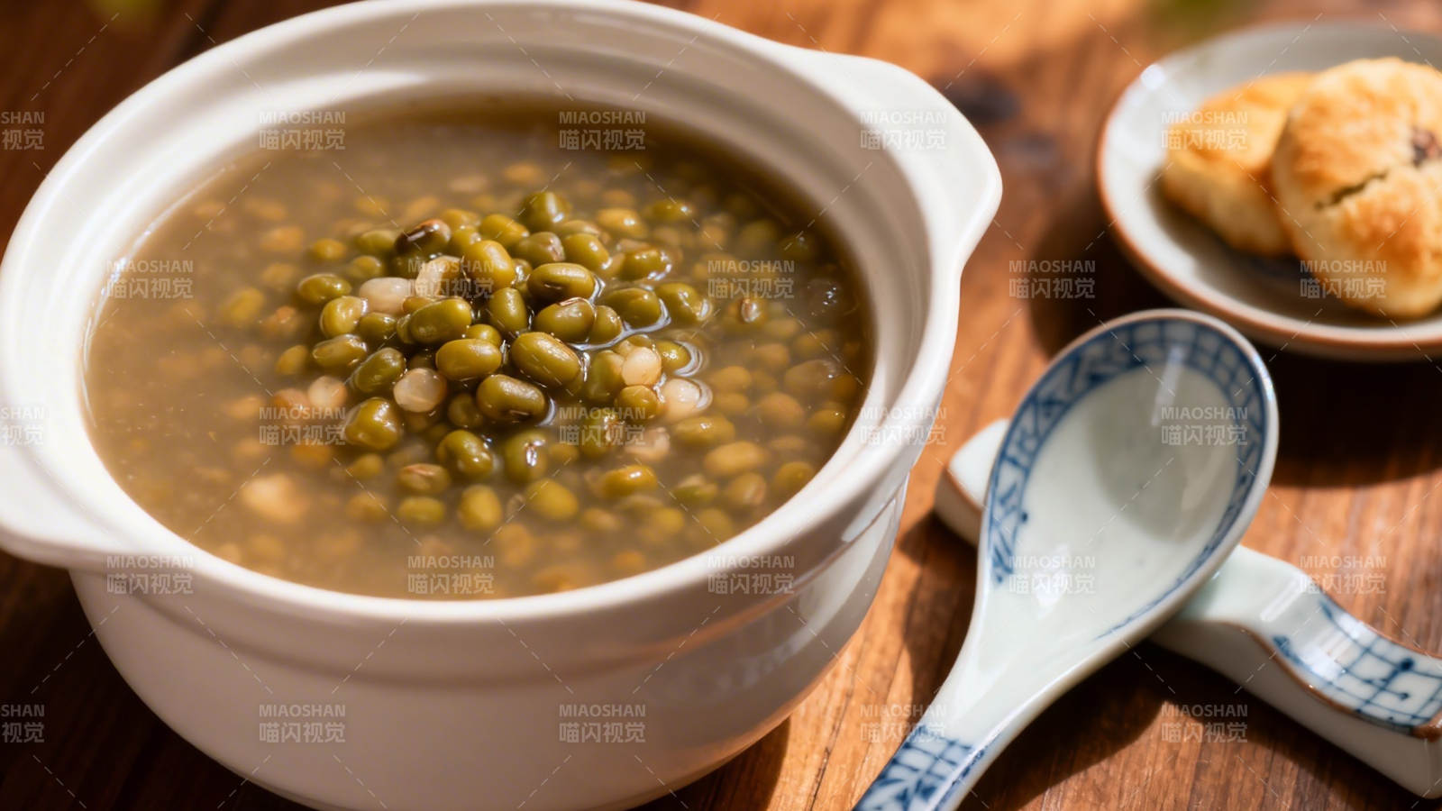 绿豆汤配小饼 清凉解暑图片