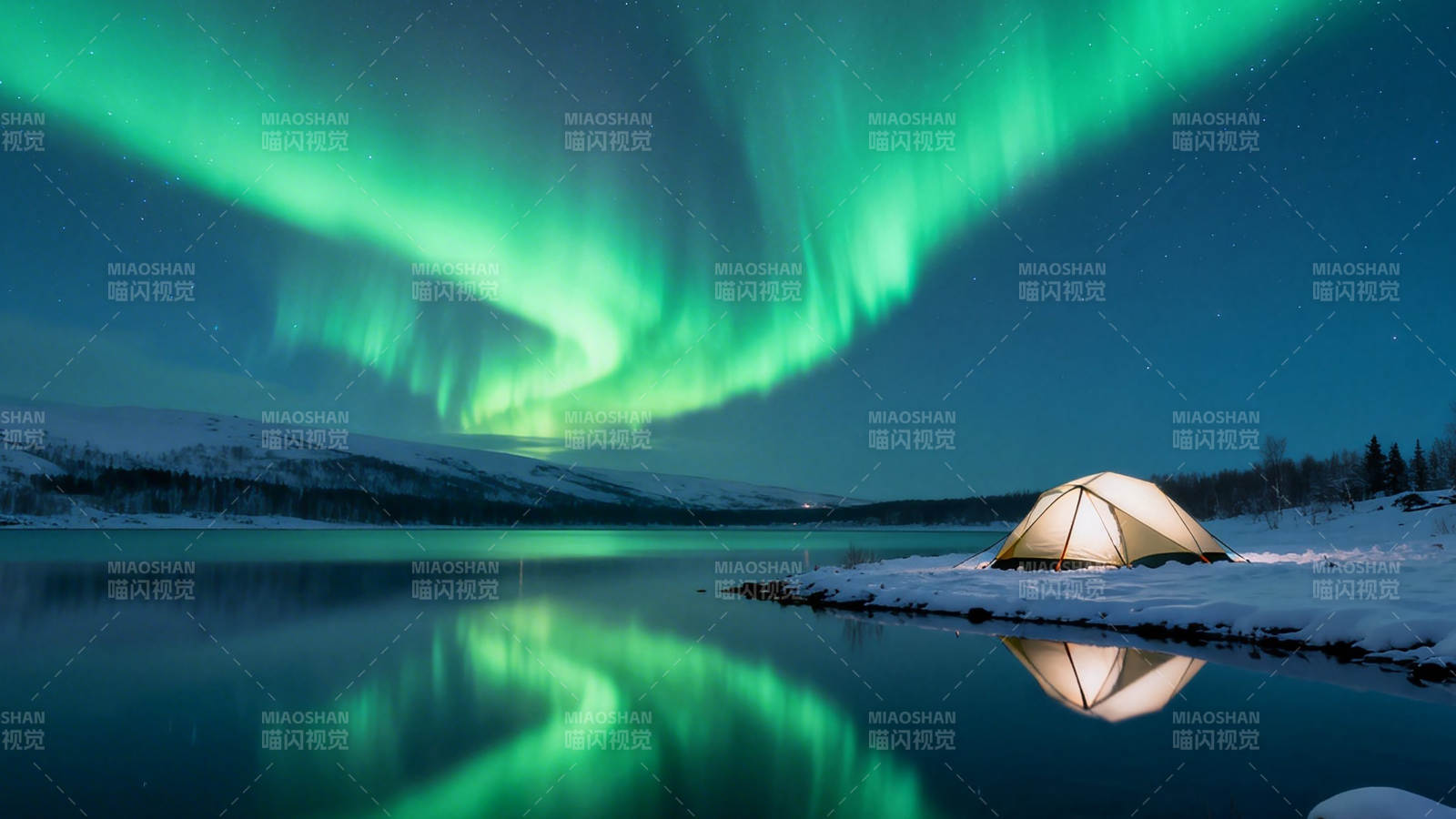 极光帐篷映湖夜图片