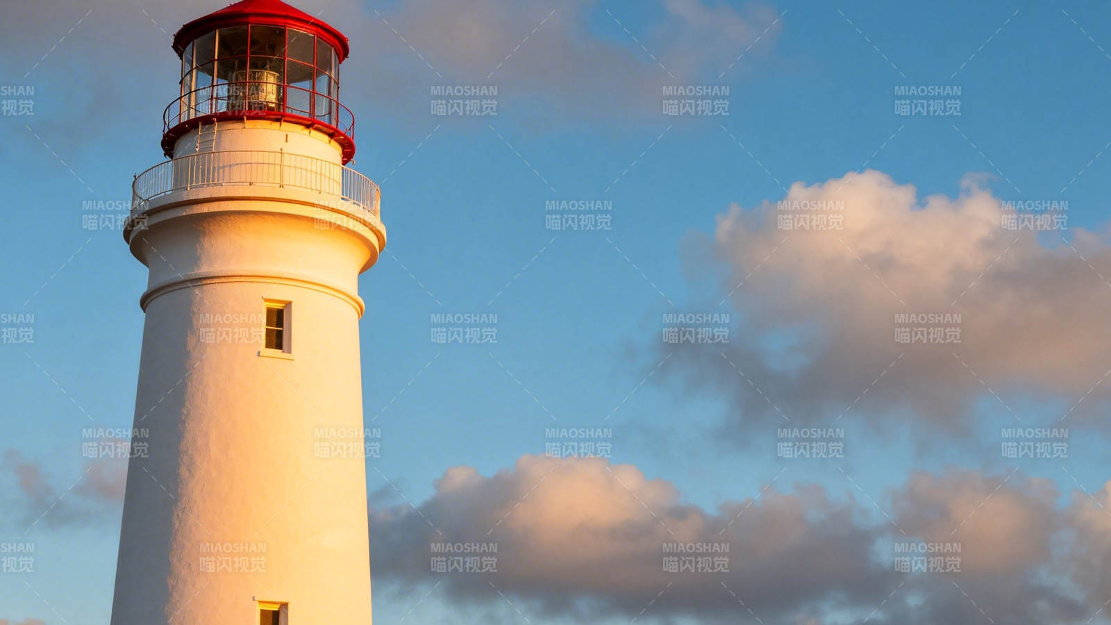 灯塔映晚霞 红顶白塔立云间图片