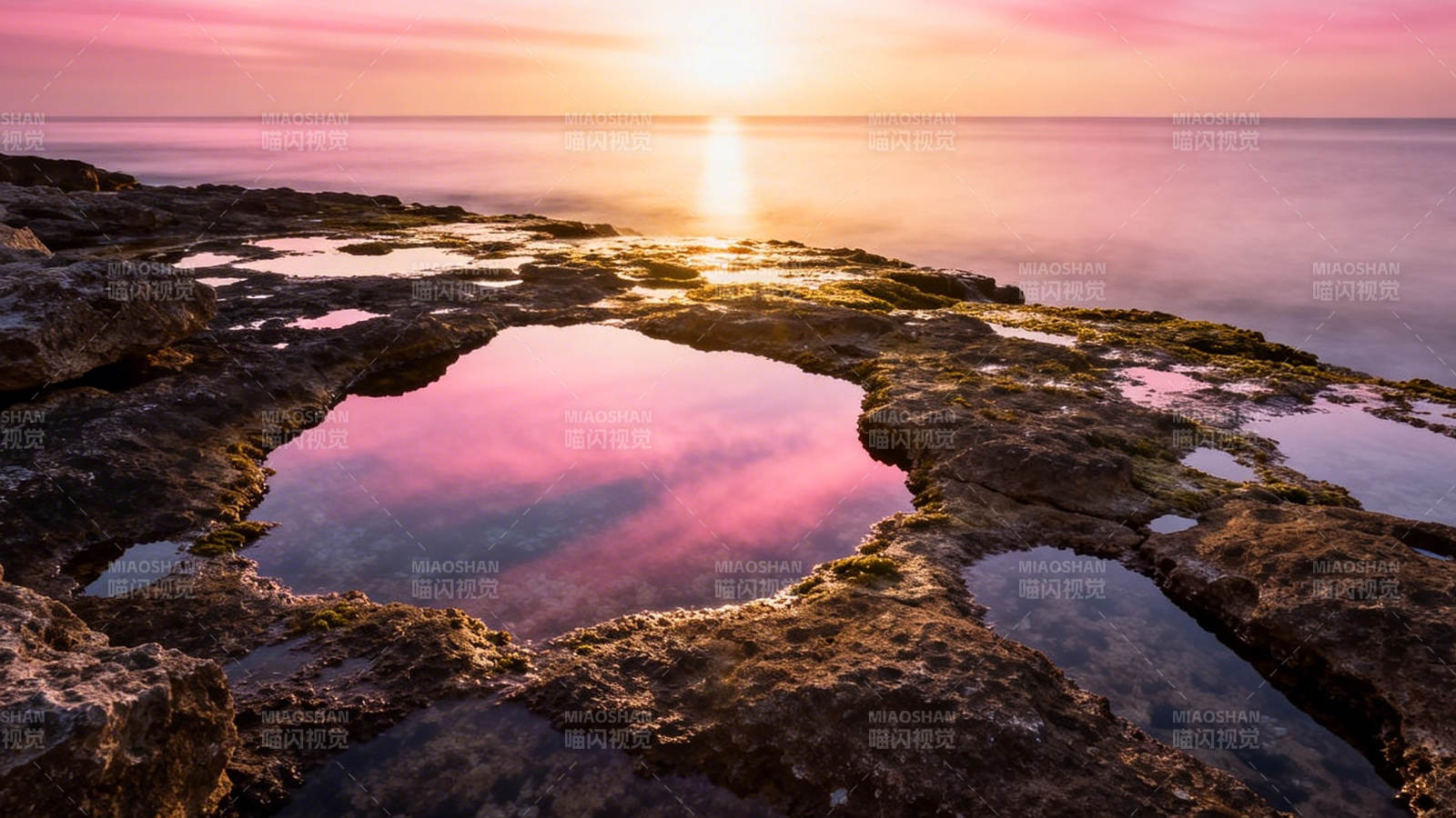 夕阳映海 岩池如镜图片