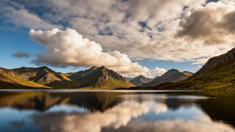 湖光山色映云影图片