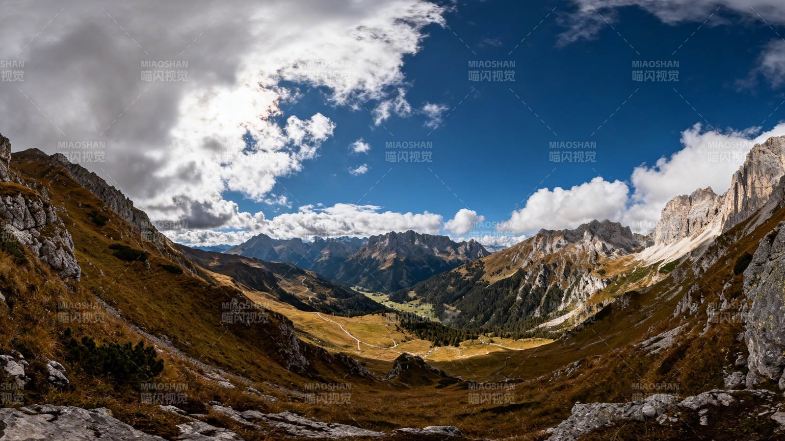 高山峡谷 云影斑斓图片