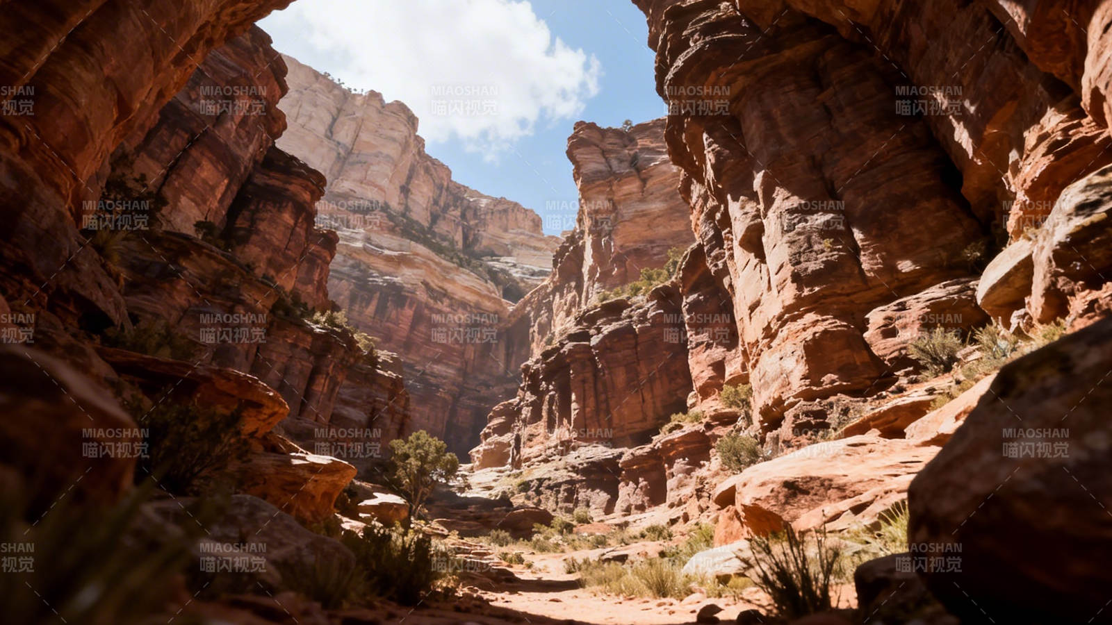 红岩峡谷 天光一线图片
