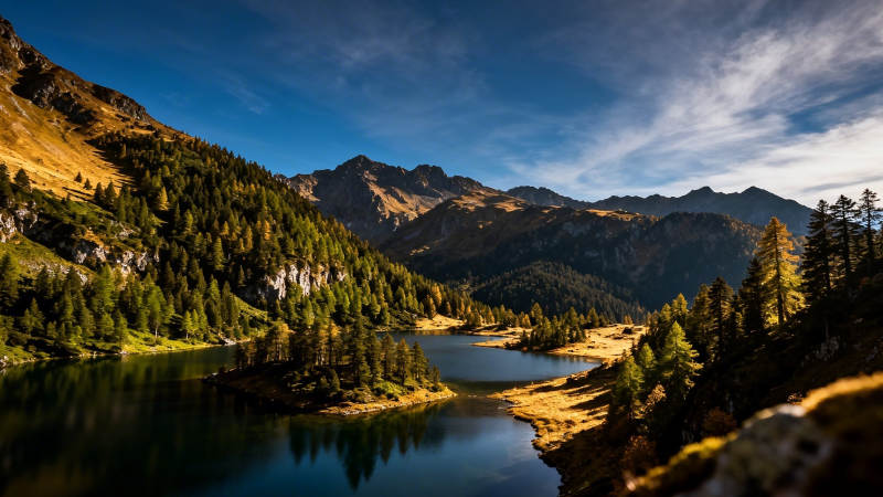 山湖秋色 静美如画图片