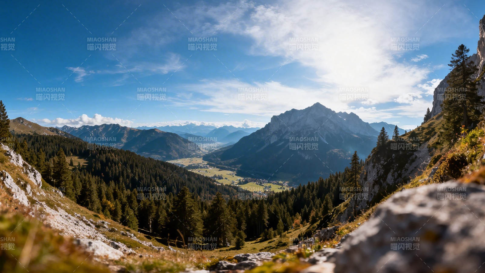 山峦叠翠 云影悠悠图片