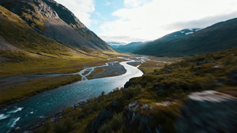 山河蜿蜒 秋意苍茫图片