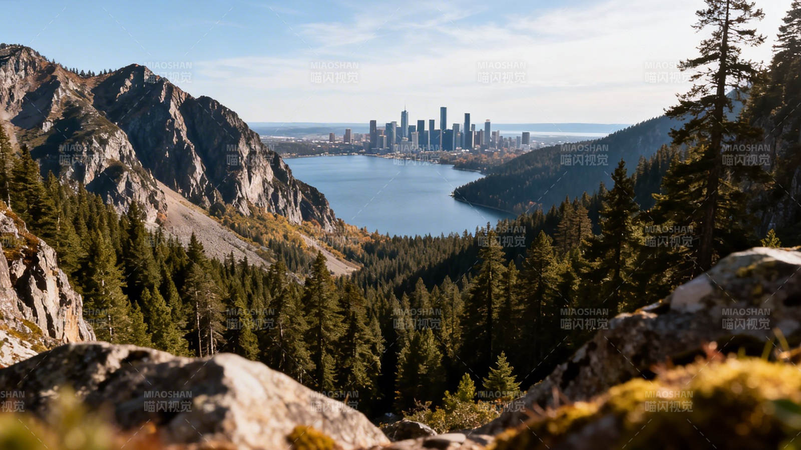 山城湖景 自然与都市交融图片