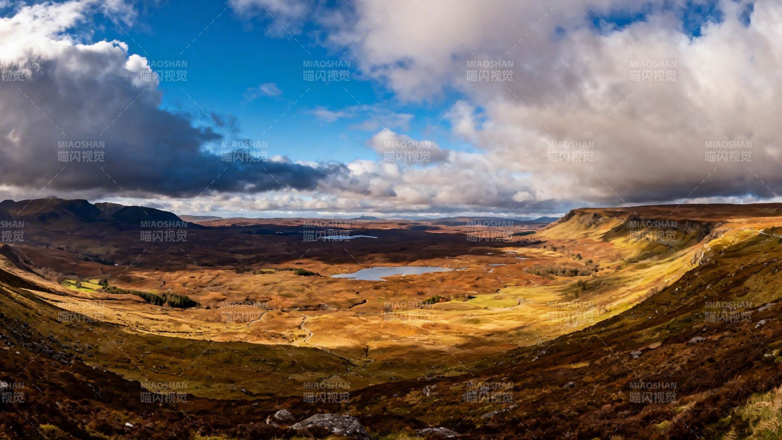 高原秋景 云影掠金野图片