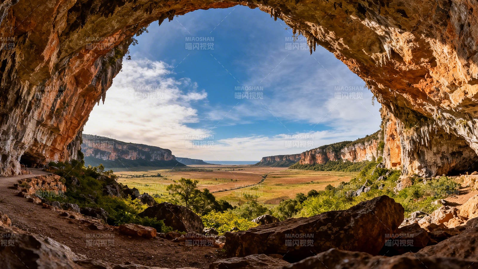 洞穴望野 天阔地远图片