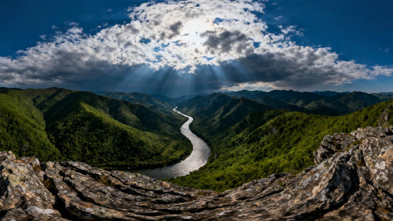 山河壮丽 云光穿谷图片