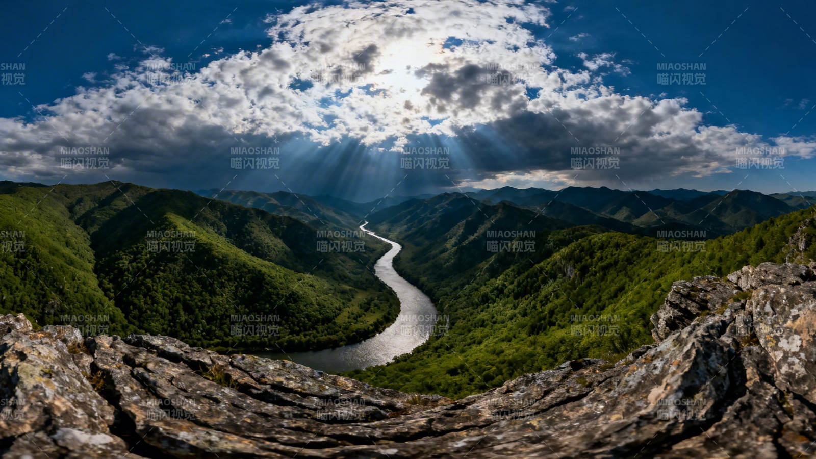 山河壮丽 云光穿谷图片