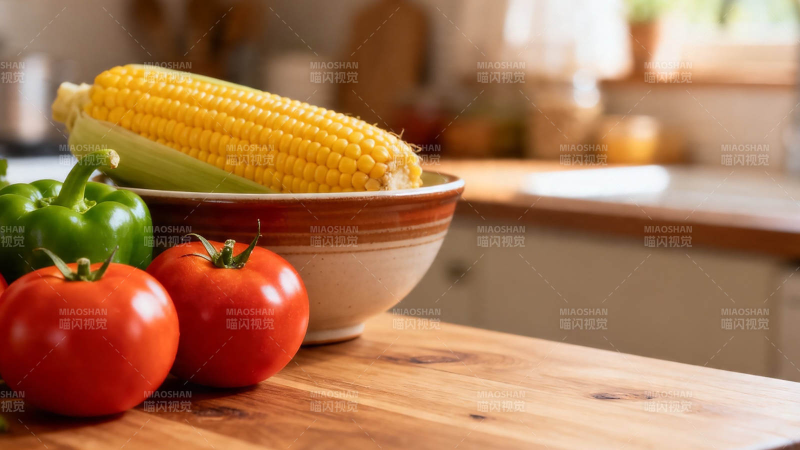 玉米番茄青椒 新鲜食材待烹图片