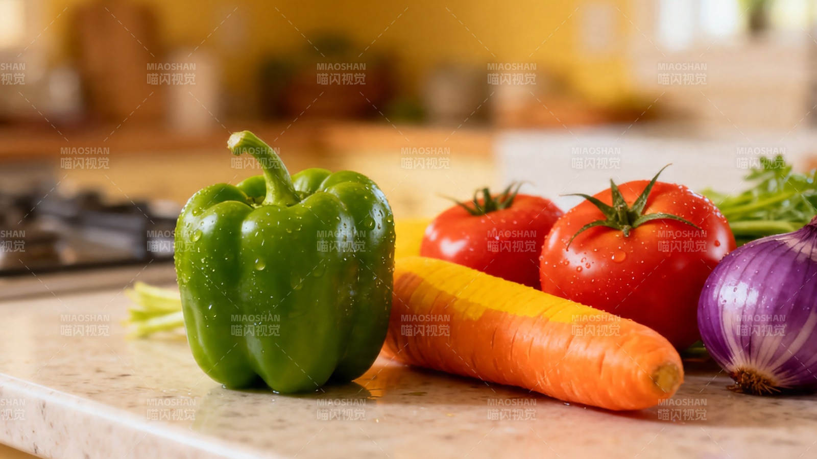 新鲜蔬菜摆厨房台面图片