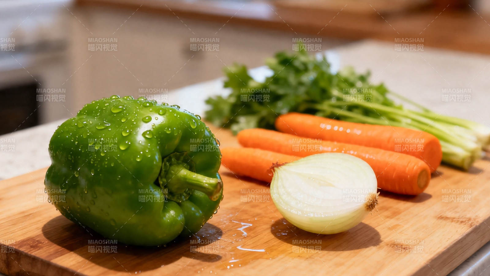 新鲜蔬菜备料中图片