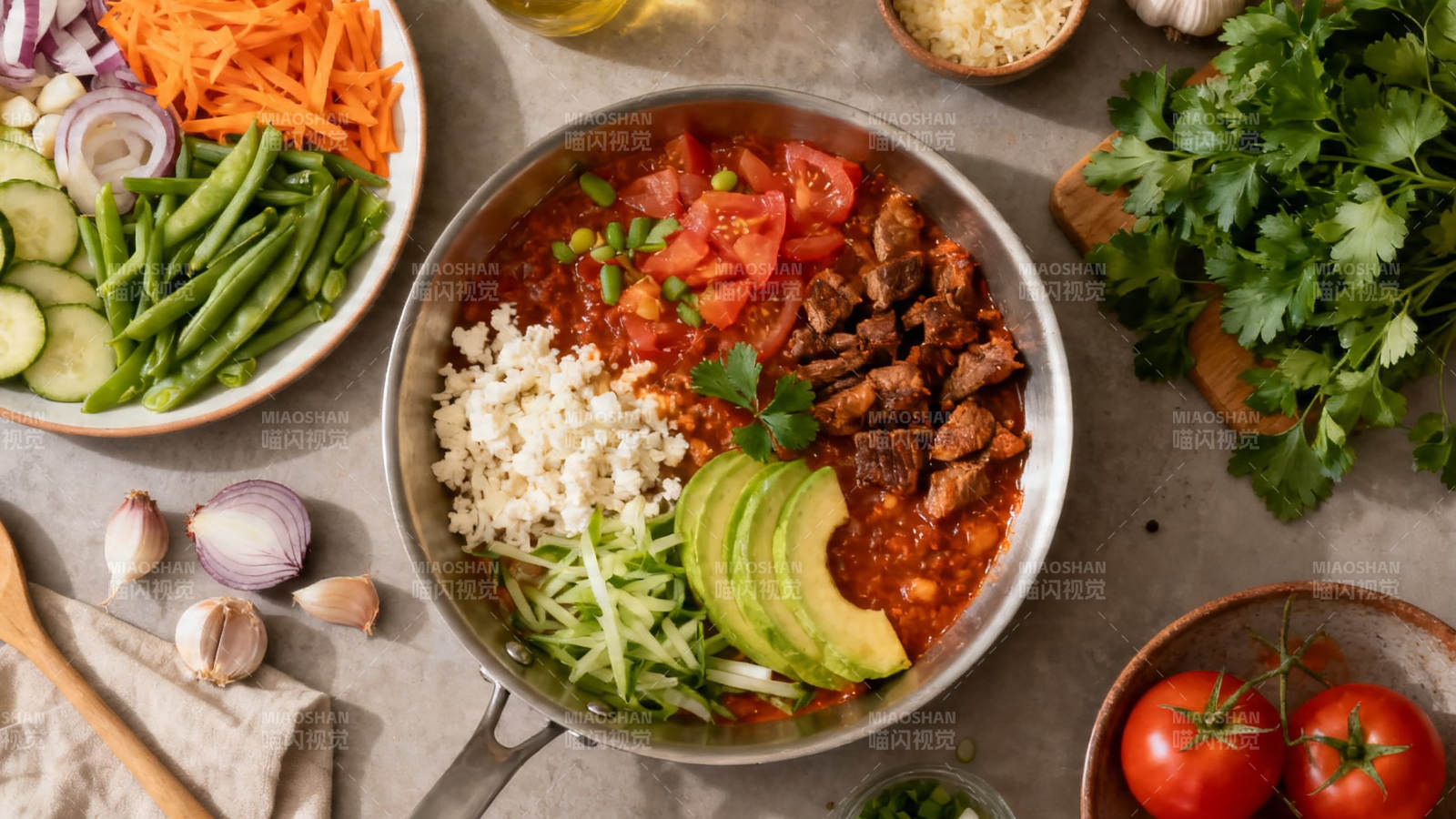 牛肉牛油果拌饭配时蔬图片