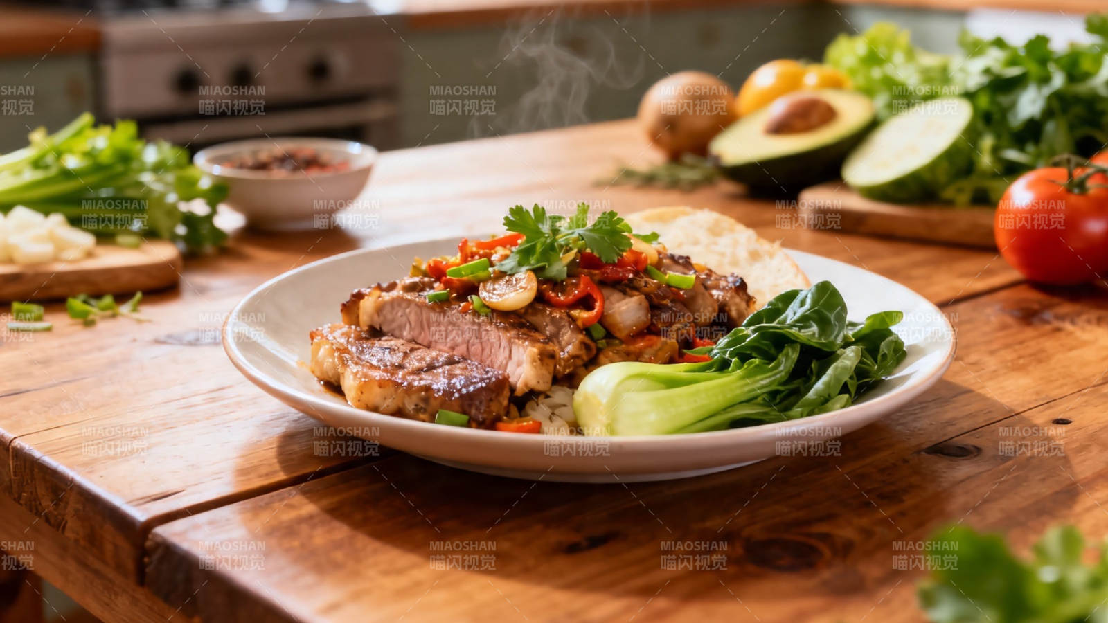 香煎牛排配时蔬 热气腾腾图片
