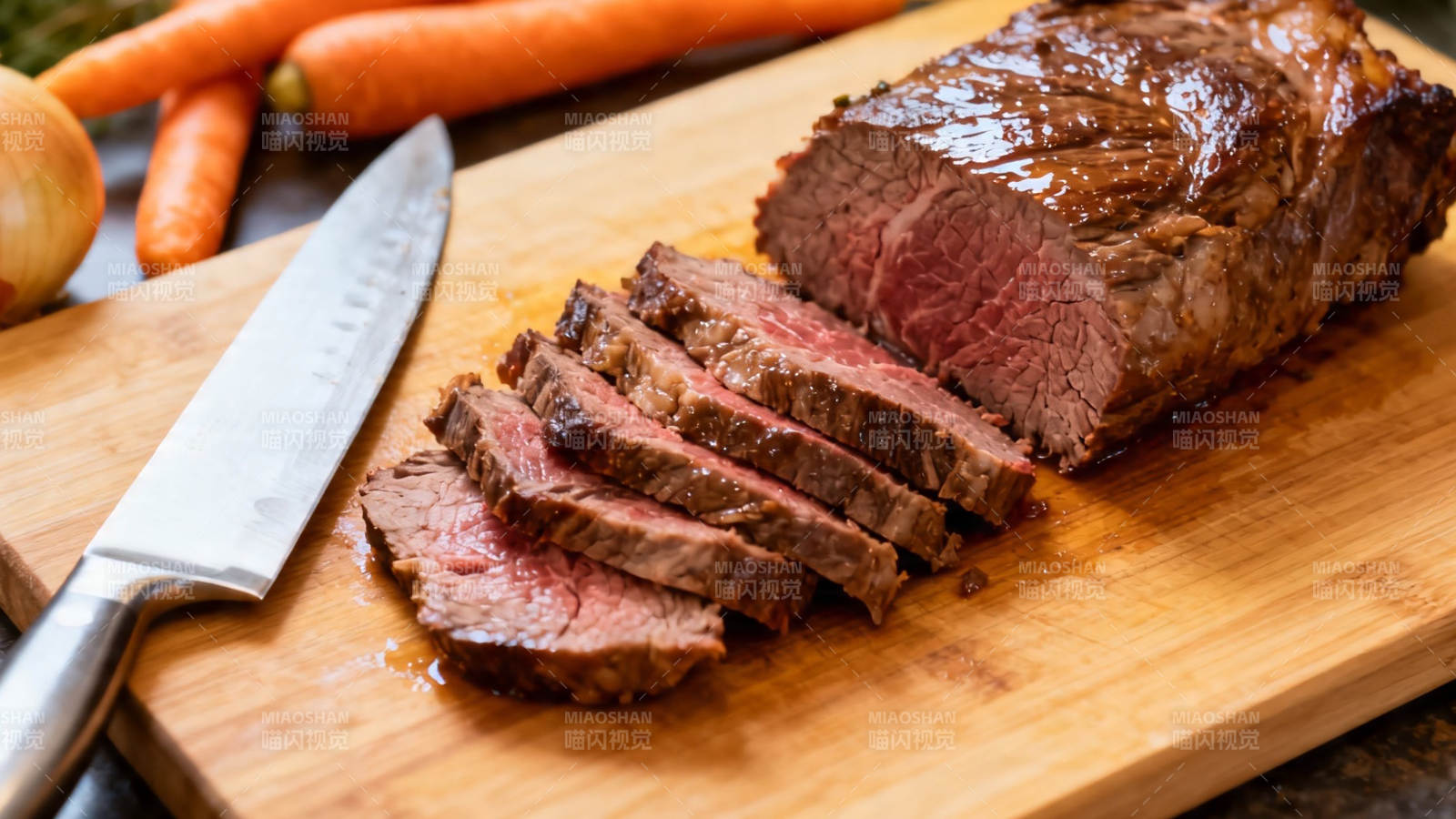 香煎牛排切片配胡萝卜图片