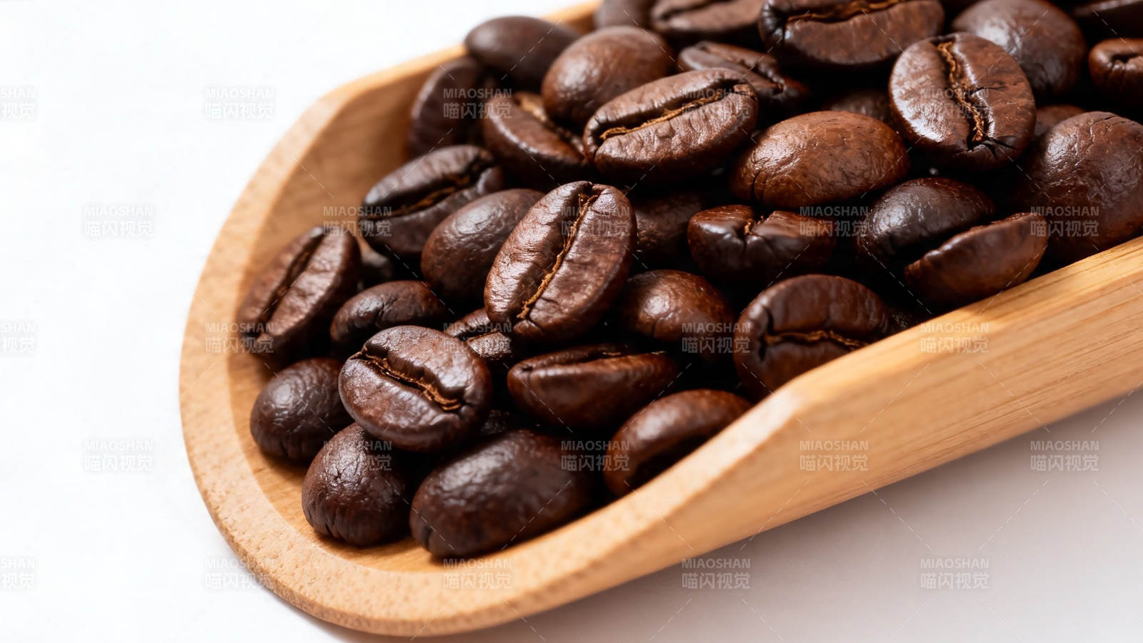 木勺盛香浓咖啡豆图片
