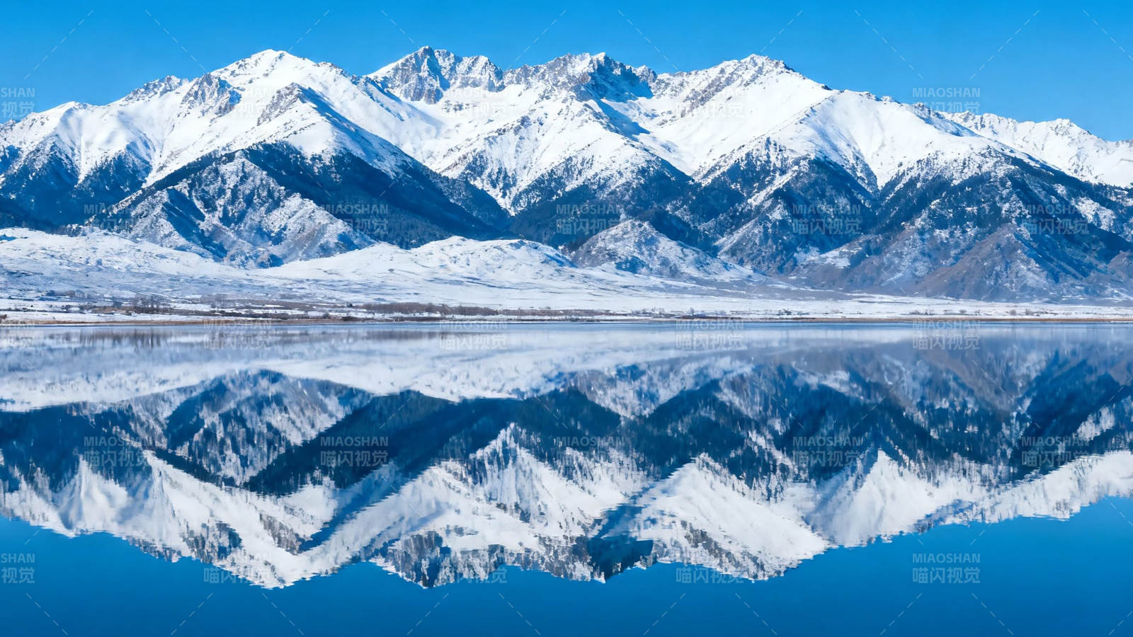 雪山倒影 静美如画图片