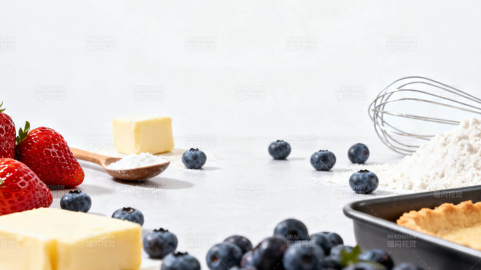 蓝莓草莓烘焙原料摆拍图片