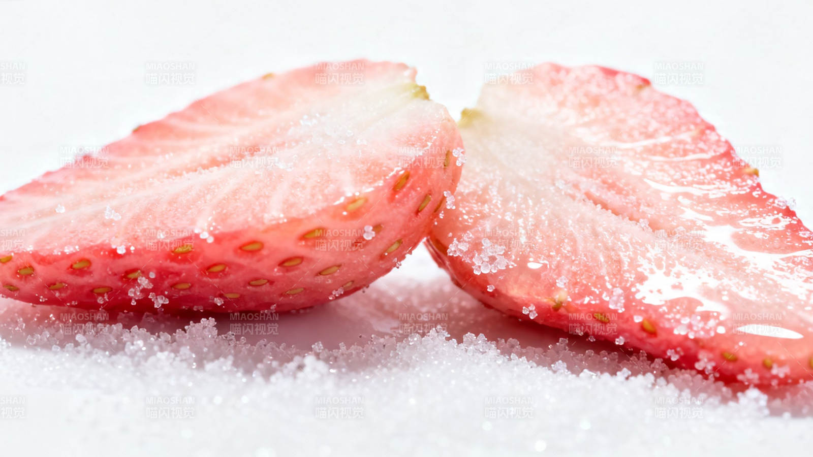 草莓切片撒糖 甜美诱人图片