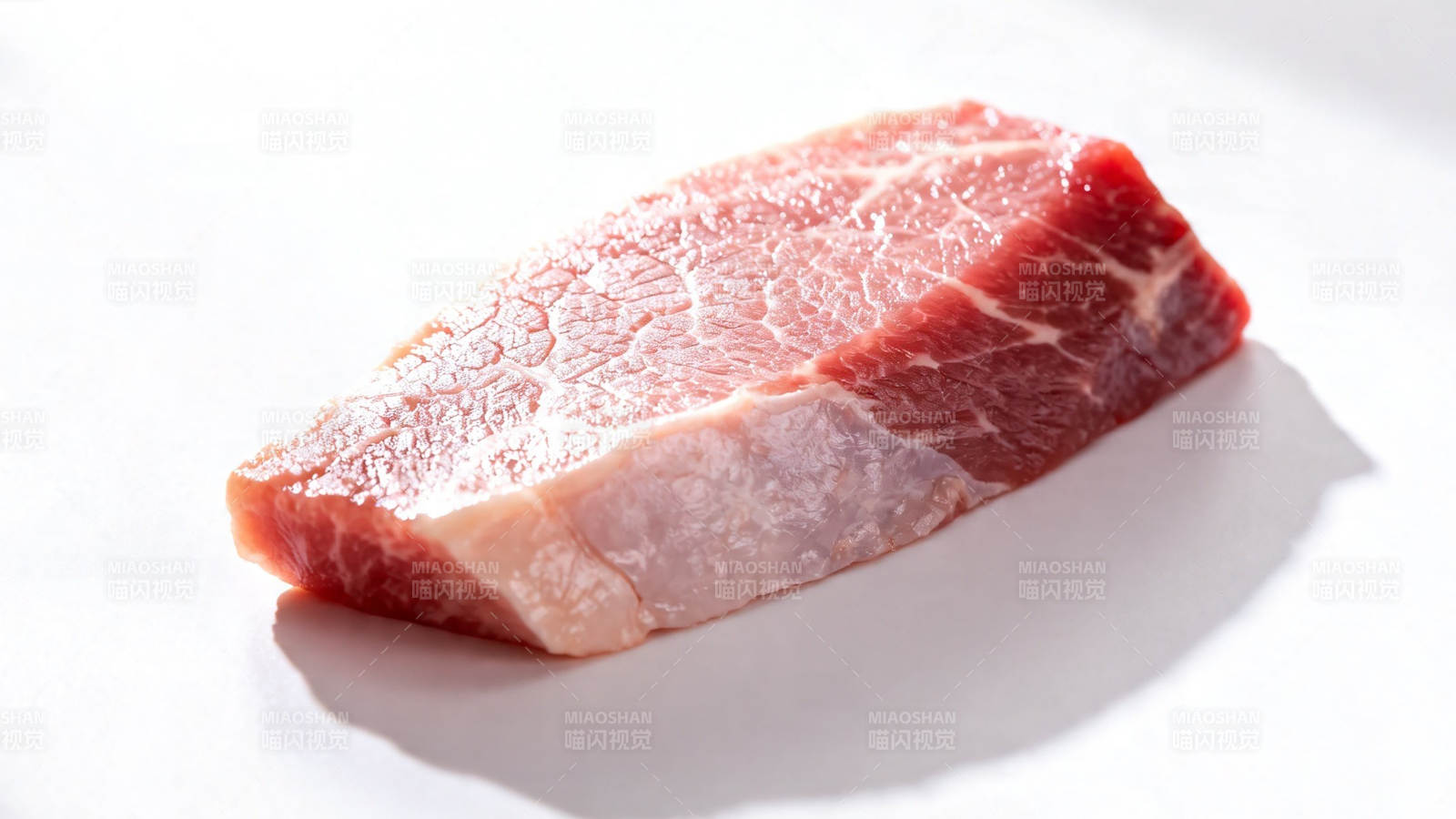 新鲜生牛肉特写图片