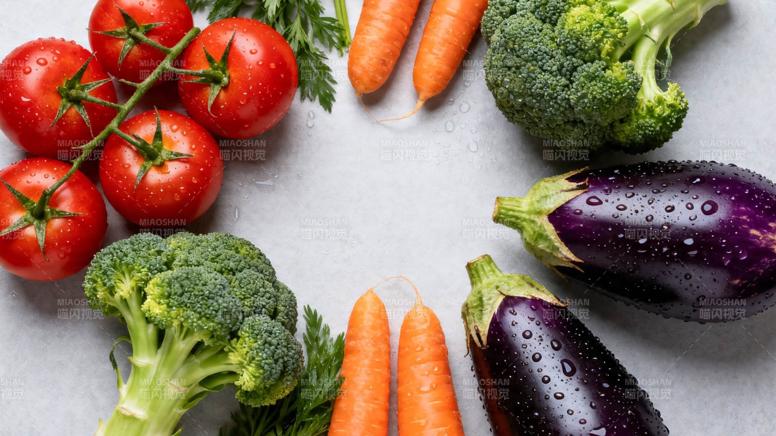 新鲜蔬菜围圈 水珠晶莹诱人图片