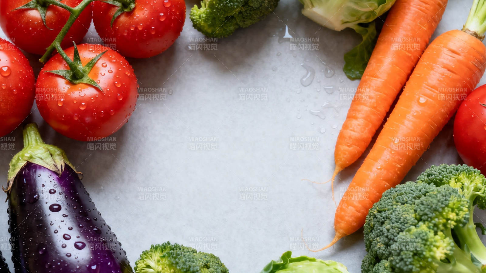 新鲜蔬菜围边 水珠晶莹诱人图片