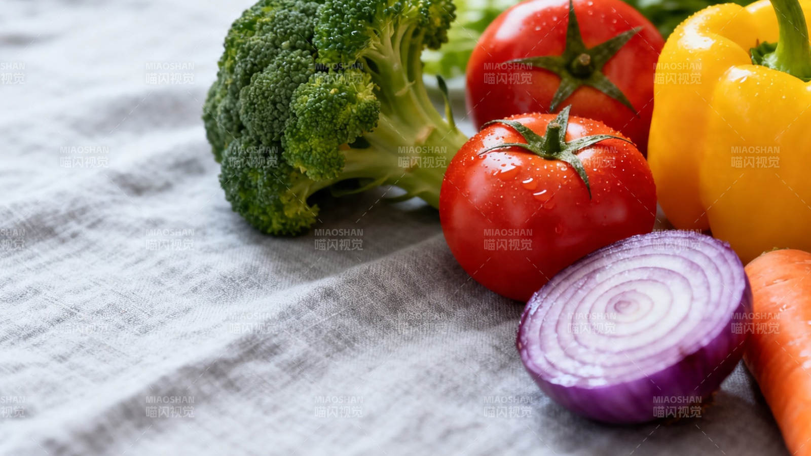 新鲜蔬菜拼盘 色彩缤纷健康美味图片