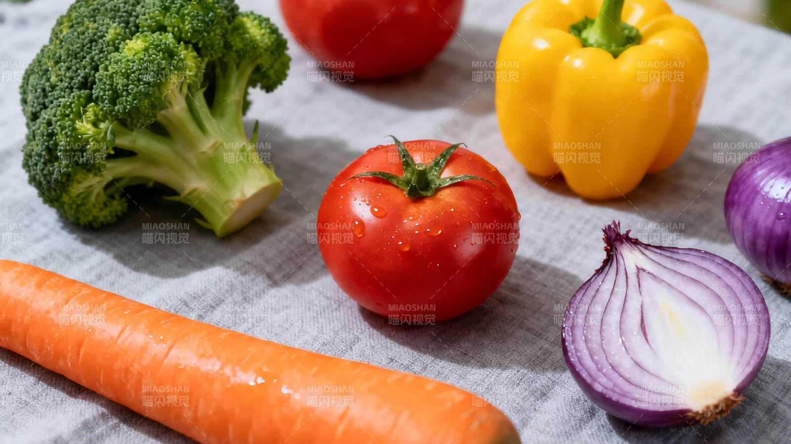 新鲜蔬菜拼盘 色彩缤纷健康餐图片