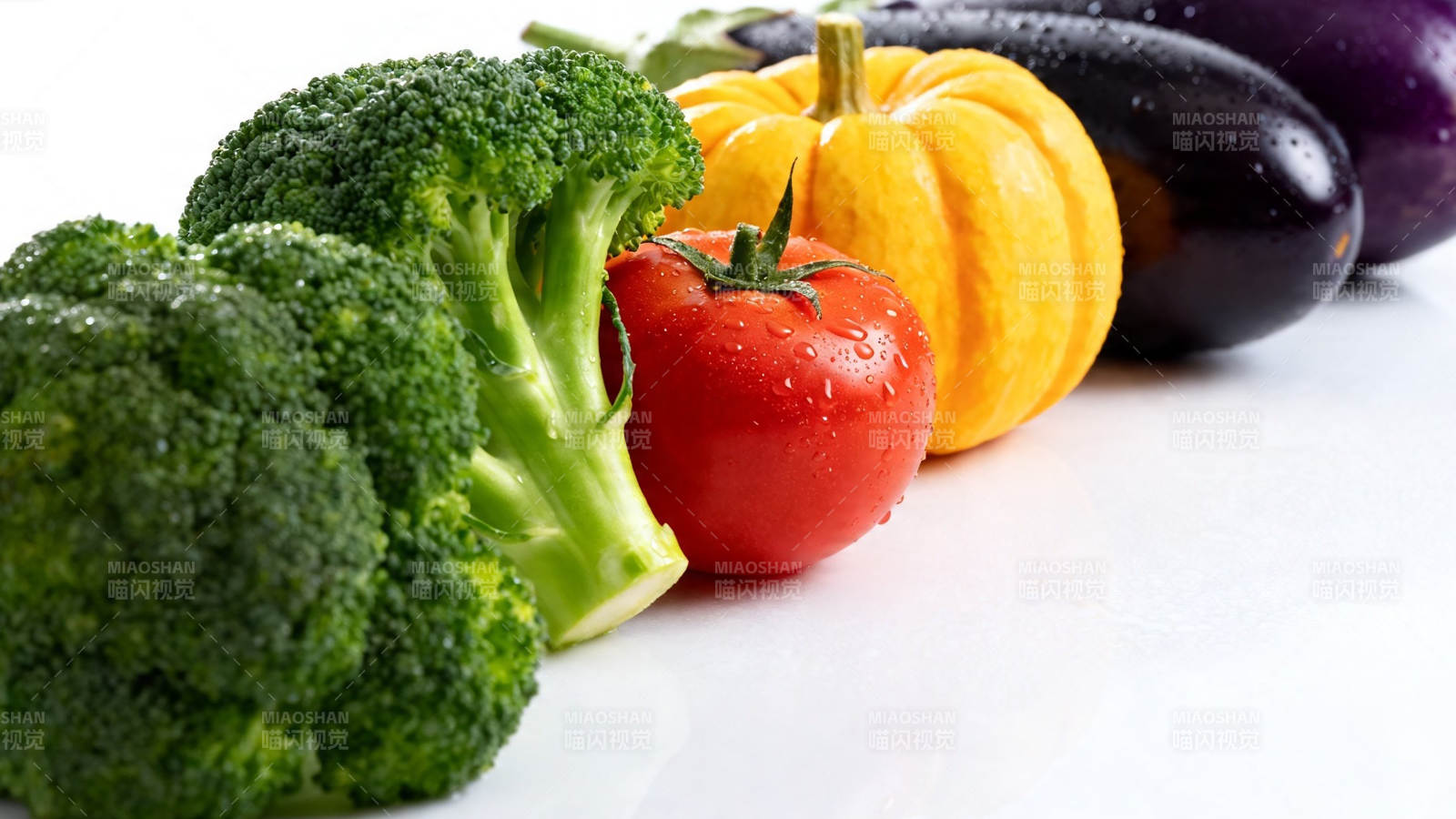 新鲜蔬菜排列展示图片