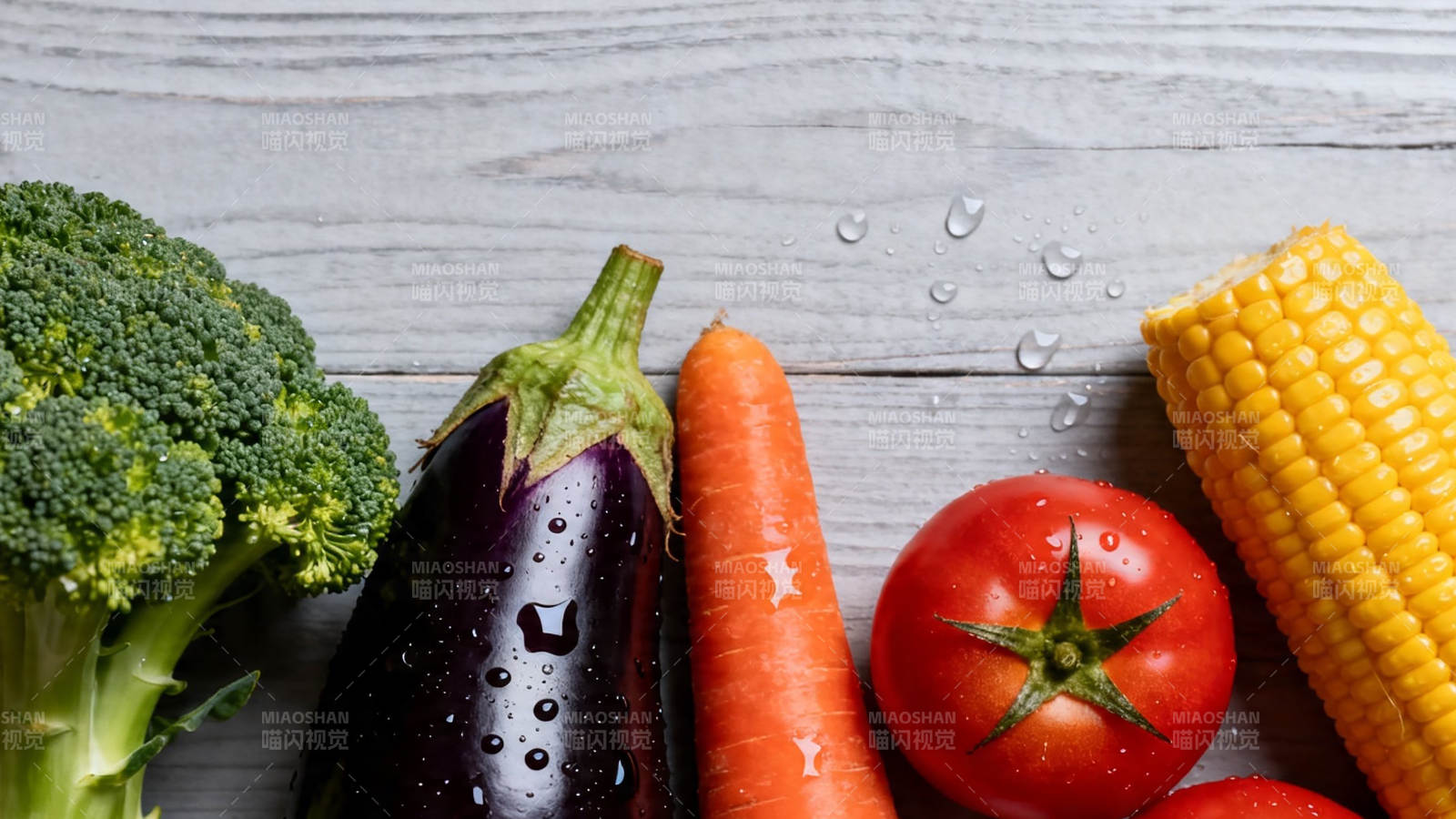 新鲜蔬菜带水珠 色彩缤纷诱人图片