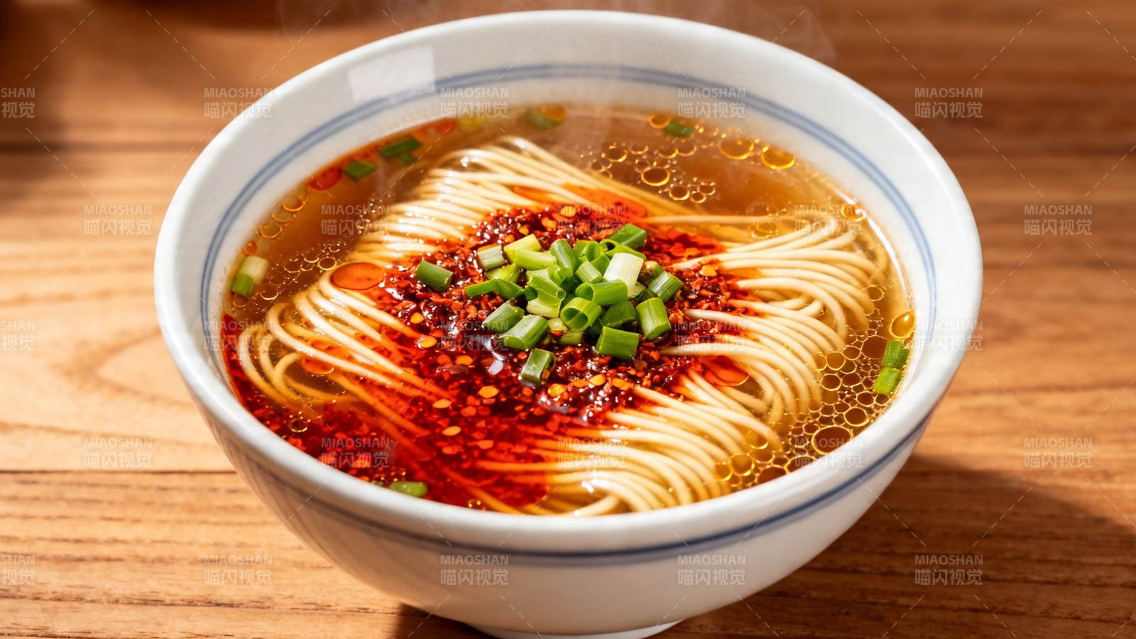 红油葱花面 香浓诱人图片