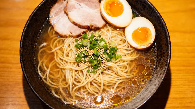 日式拉面配叉烧溏心蛋图片