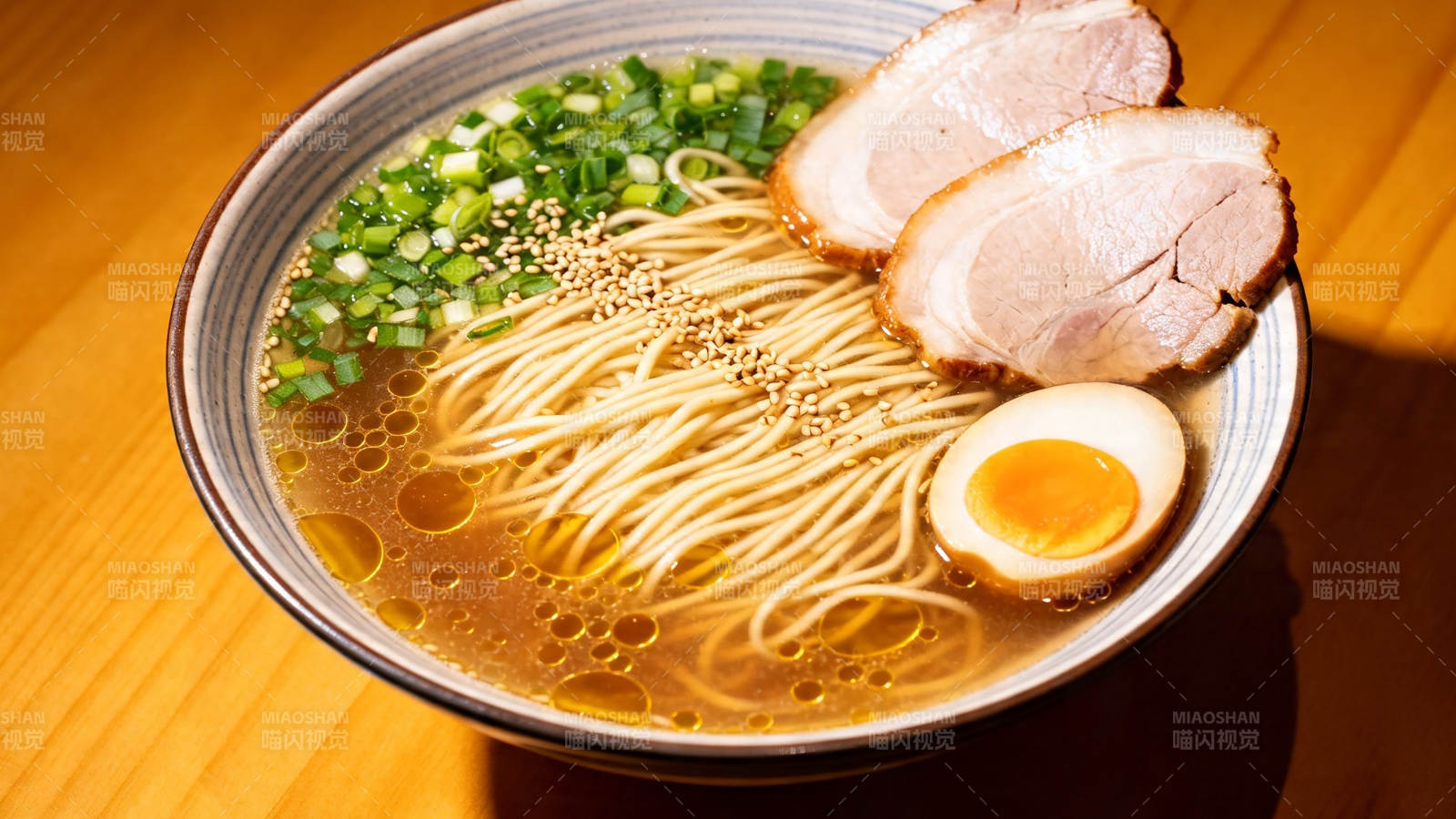 日式拉面 叉烧蛋香浓汤面图片