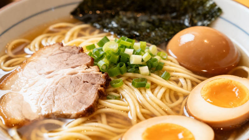 日式拉面配叉烧溏心蛋图片